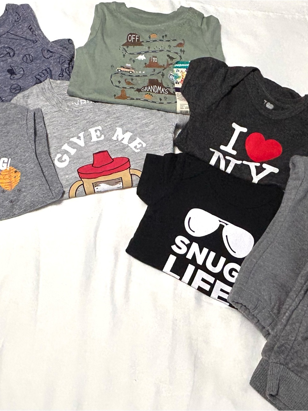 12 month Bundle 8 pieces! New and Like New! Tshirt, Bodysuit, Sweatpants